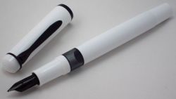 Andorra-Pelikan Souver�n White M100 Fountain Pen 976712