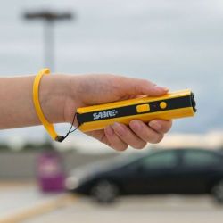 Andorra-Stun Gun Linterna Sabre Red 3.800.000V S-1006-Y Yellow Recargable+2 Sprays Gas Regalo